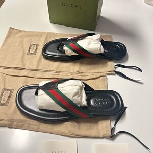 **Authentic** Gucci Men's Black Sandals with Green and Red Straps